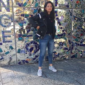 Meet your Posher, Alyson
